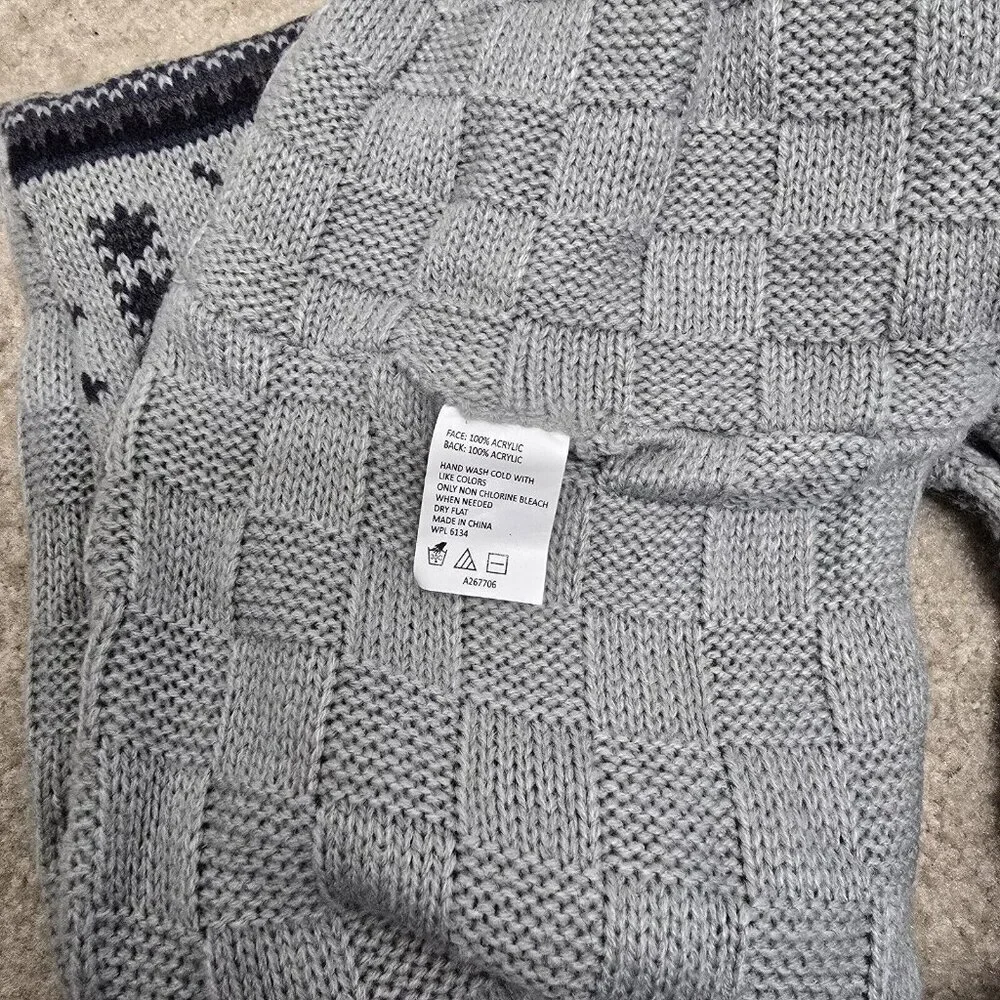 Muk Luks Snowflake Fair Isle 4 Piece Beanie Hat Fingerless Gloves Infinity Scarf